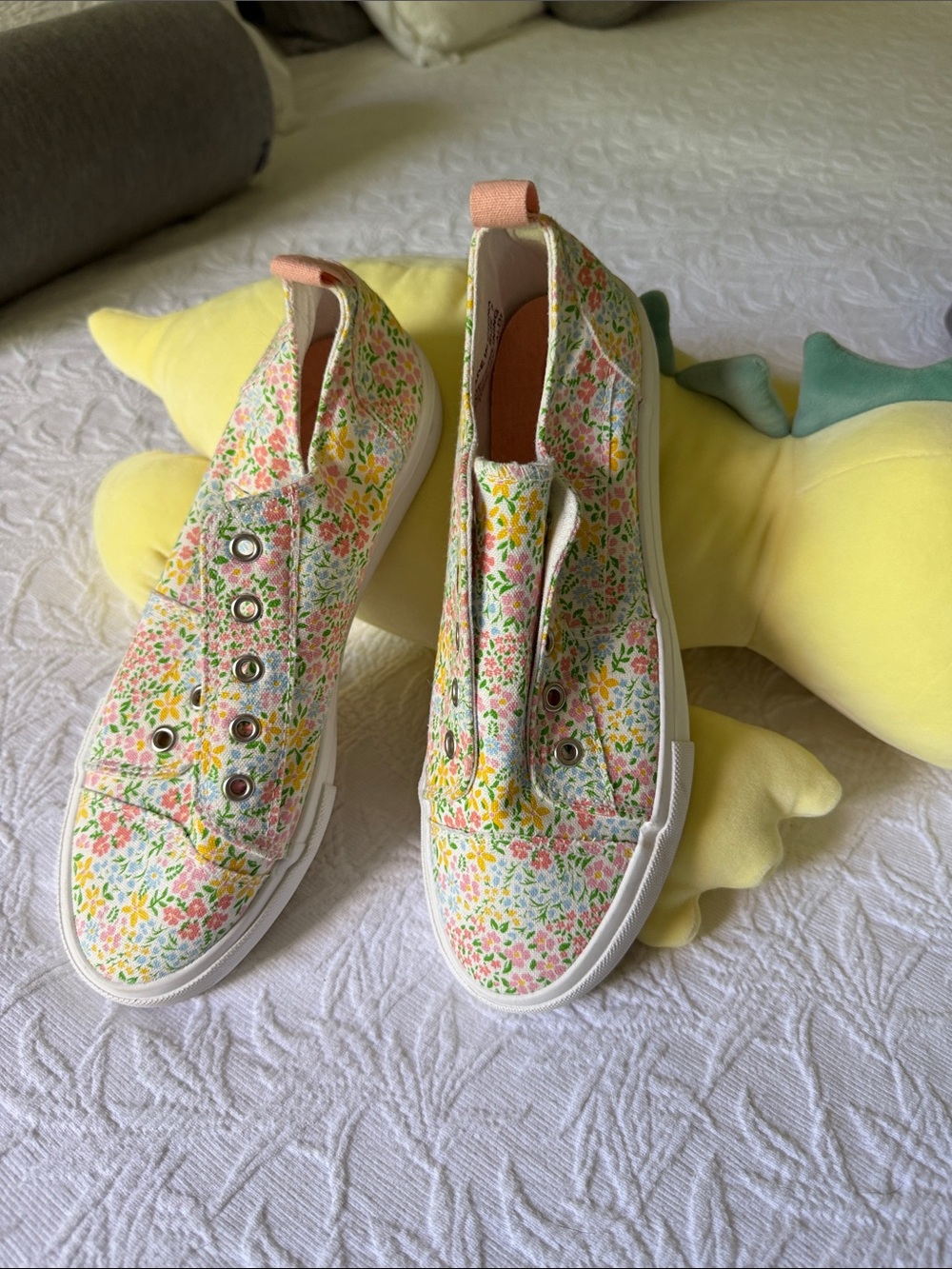 Super cute Floral Slip-On Canvas Sneakers - Pink & Yellow